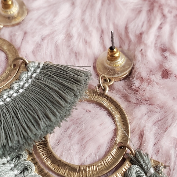 🍍Sage Fringe Earrings - Picture 3 of 4